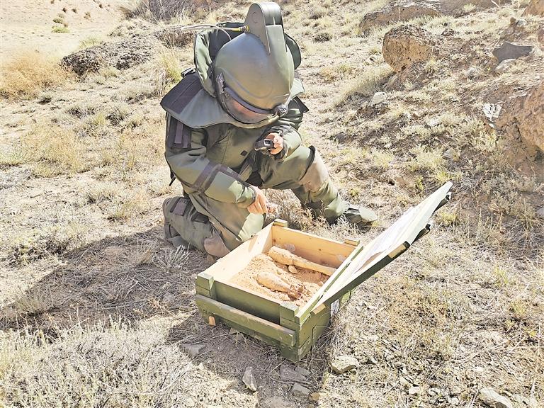 排爆特警，毫秒之間戰死神